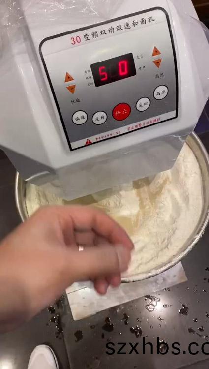 變頻雙動雙速咊(he)麵機(ji)